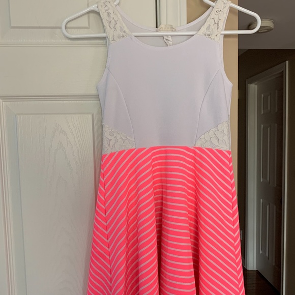 Pink/white girl's dress - Picture 3 of 6